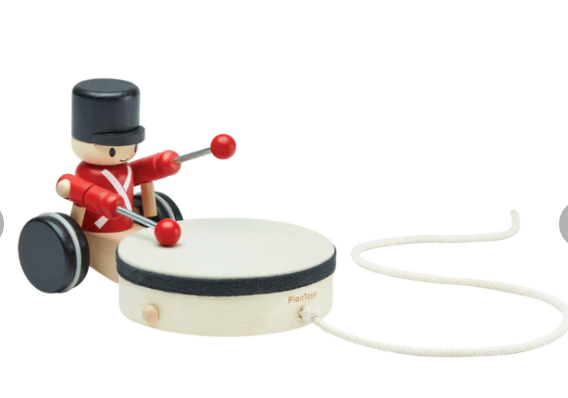 Pull along drummer Plantoys