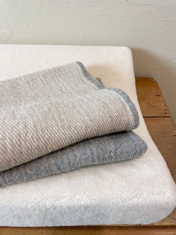 Batanije e bute/ Wiegdeken Toronto soft grey/ Koeka