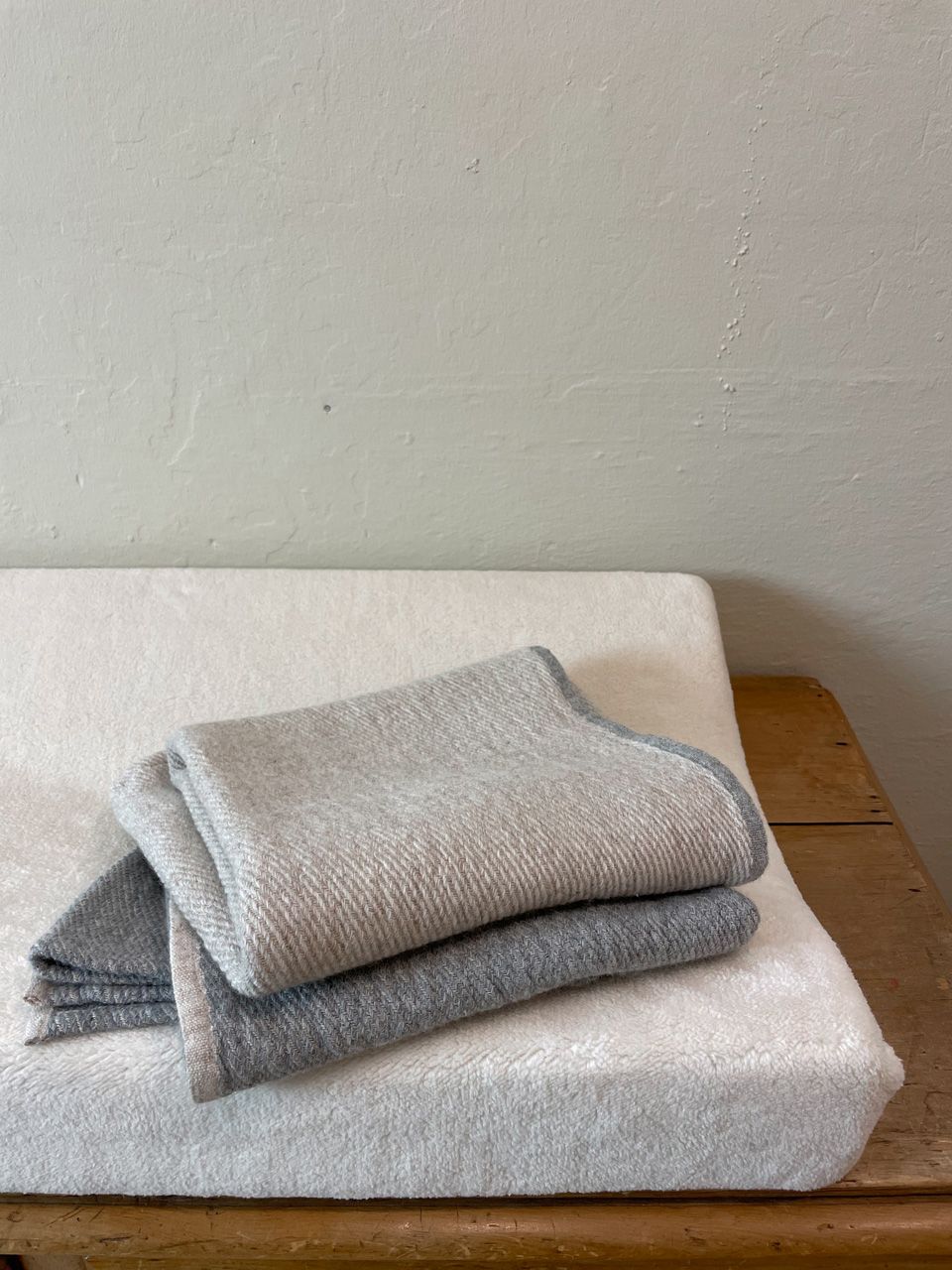 Batanije e bute/ Wiegdeken Toronto soft grey/ Koeka