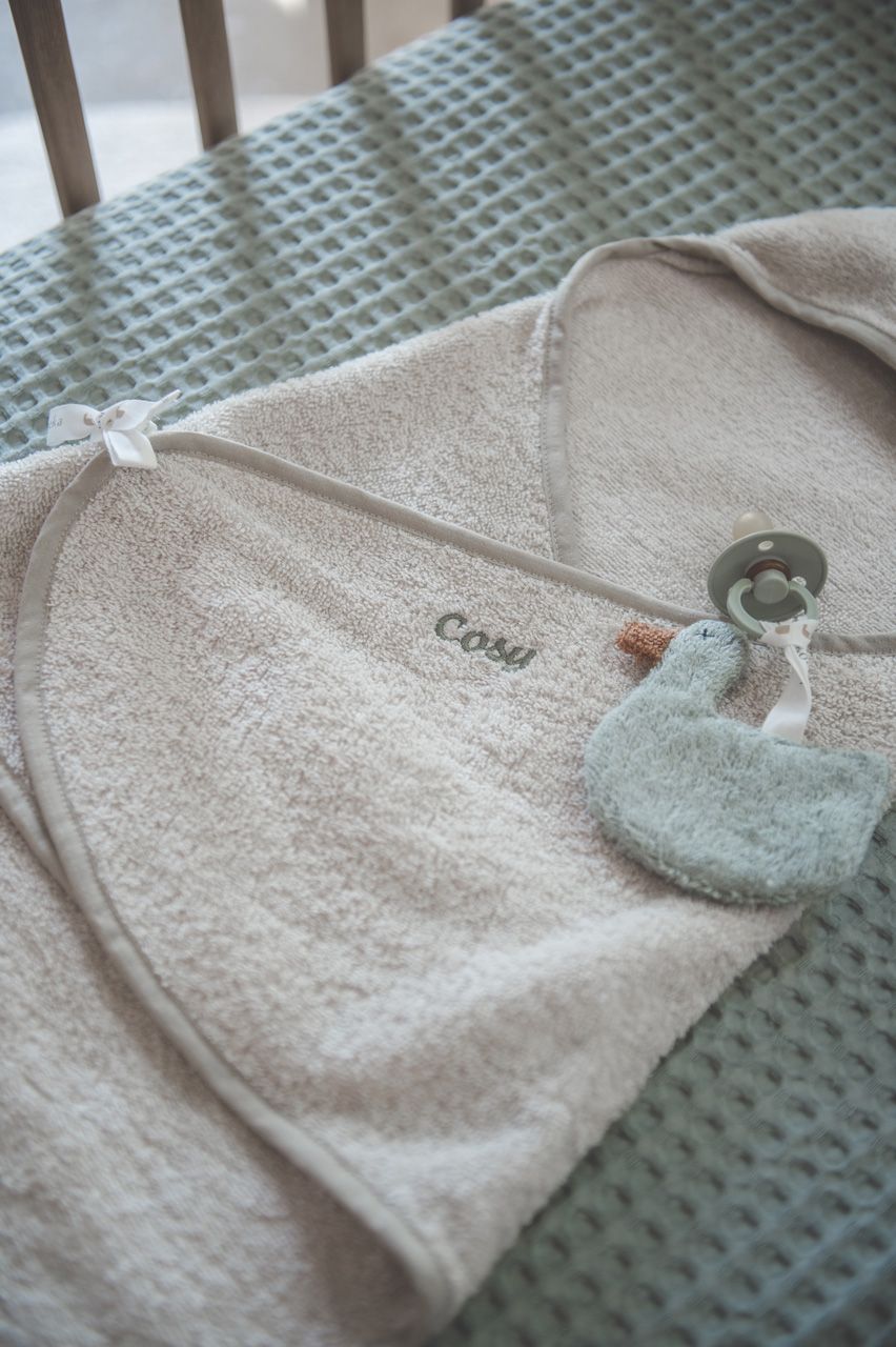Peshqir mbeshtjelles qe mbyllet \Wrap towel new born Dijon daily sand-Koeka