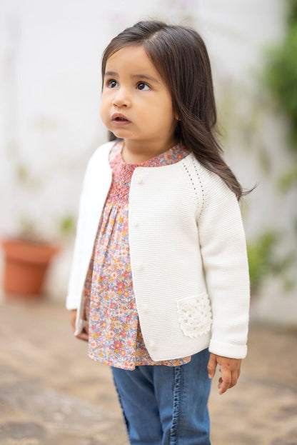 Bluze e bardhe me kopsa e qendisur/ Cardigan ecru in Knitwear-Tartine et chocolat