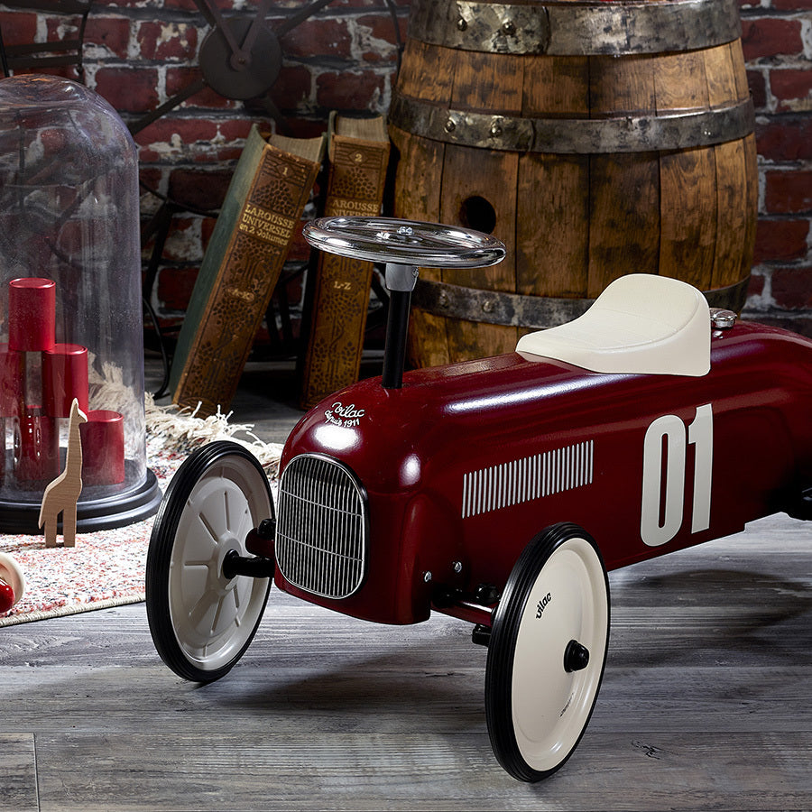 Makine Vintage Vishnje/ Burgundy vintage car/ Vilac